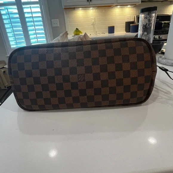 Louis Vuitton Neverfull MM - Picture 8 of 13